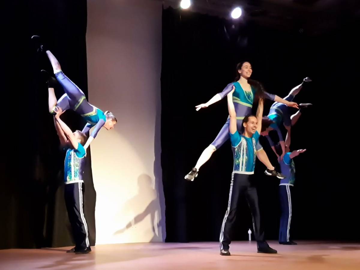 Acrobatisch Rock-'n'-Roll show